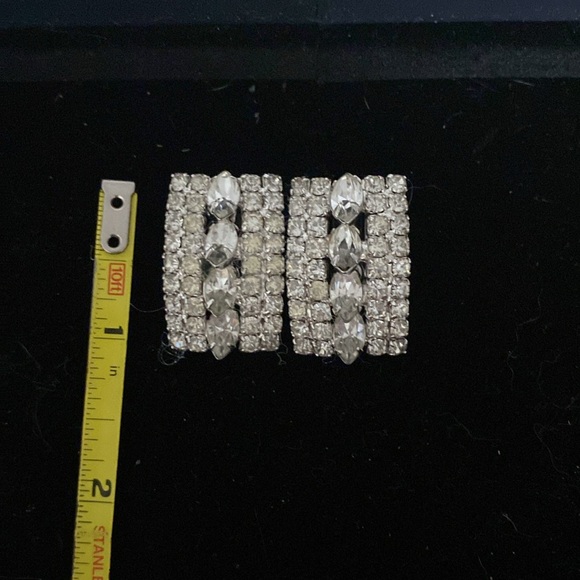 Elegant Silver Rhinestone Earrings - Picture 3 of 6